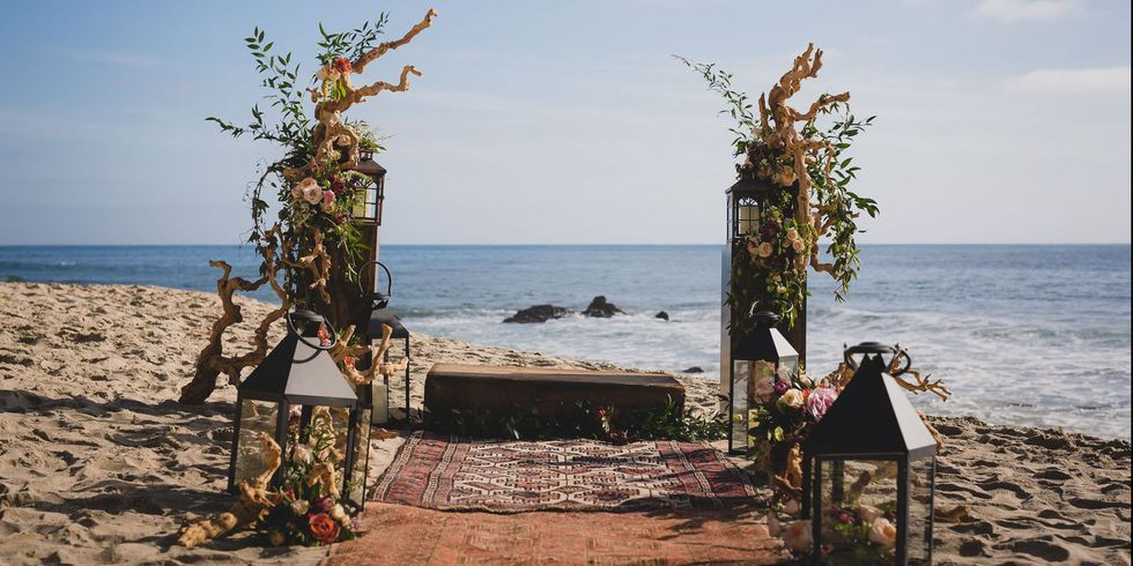 An awesome outdoor venue for fall wedding with surf and sand resort on laguna beach will deliver a gorgeous laid-back affair you must try.