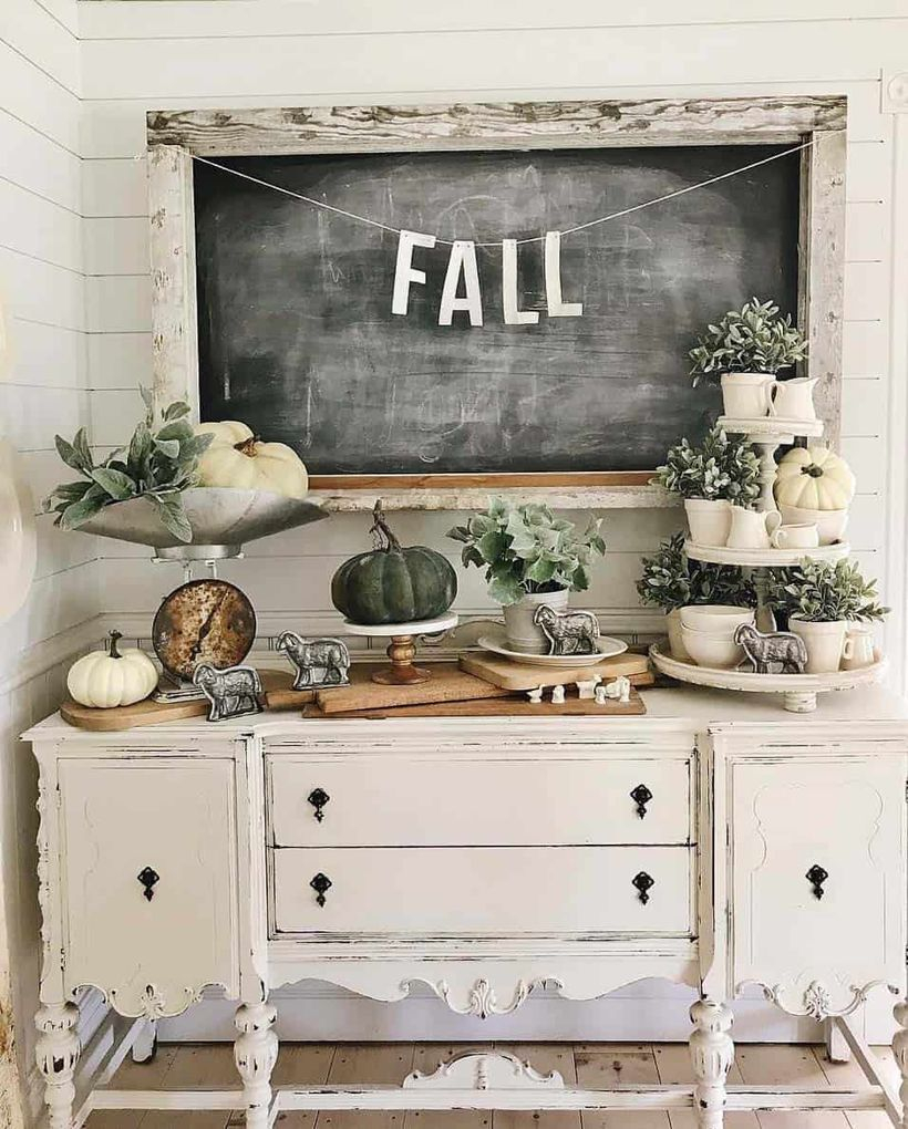 Create a fall-inspired vignette.