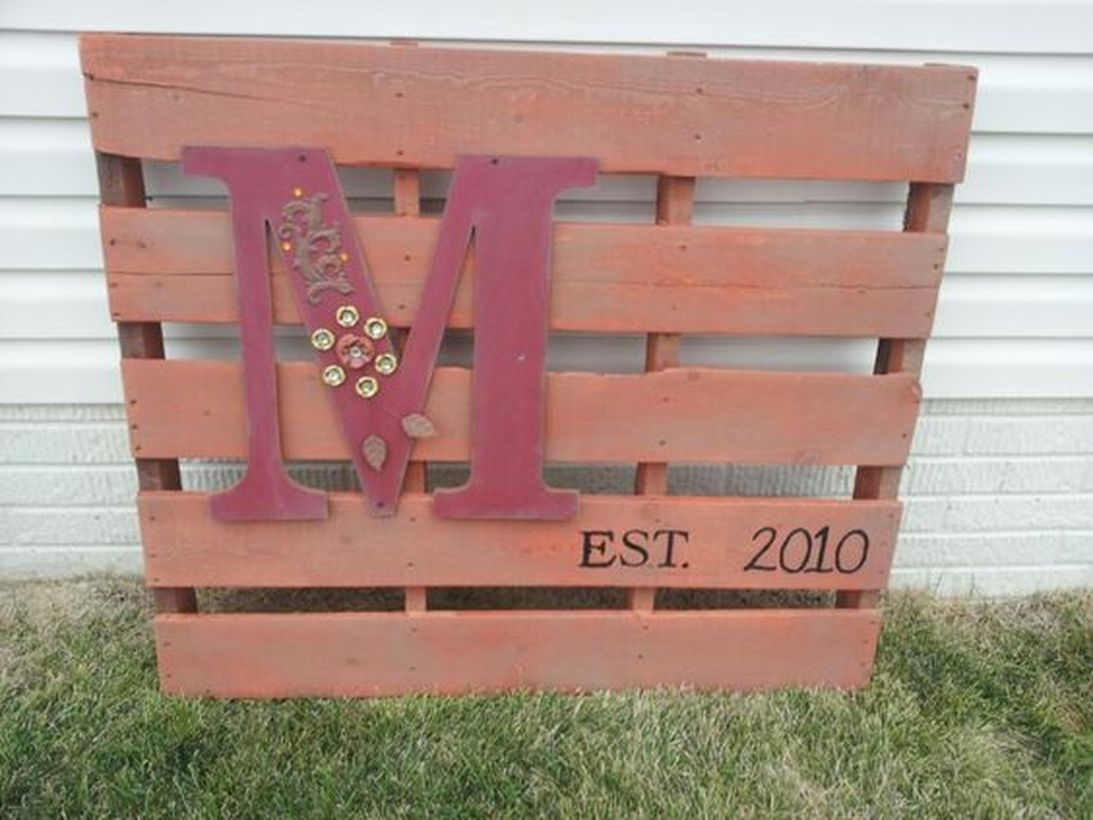 Diy pallet board with wooden pallet would be great for decorating your home