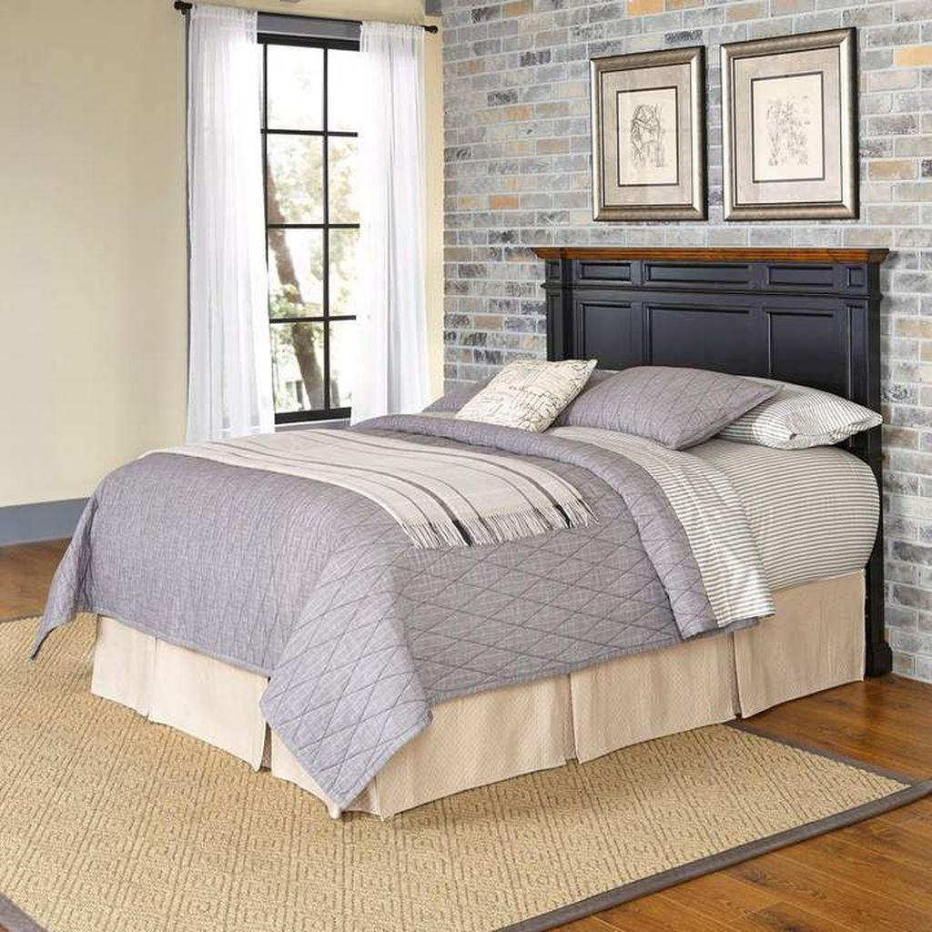 Dark headboard to complete your small bed