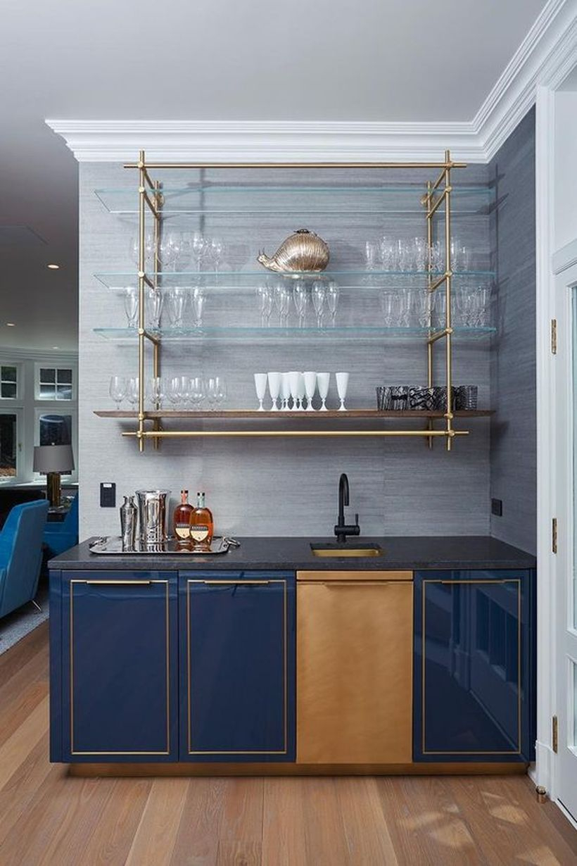 Gloss lacquer bar