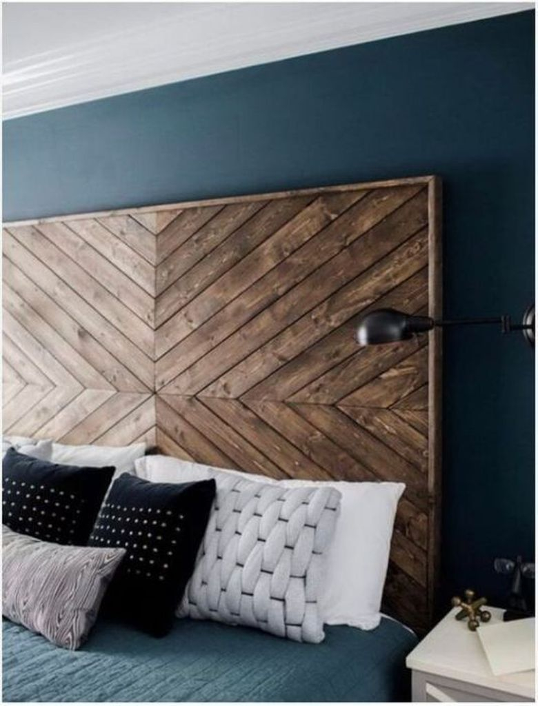 Gorgeous wooden pallet headboard