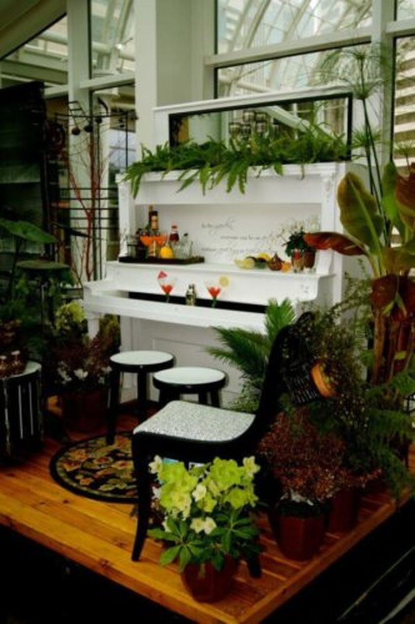 Old piano bar