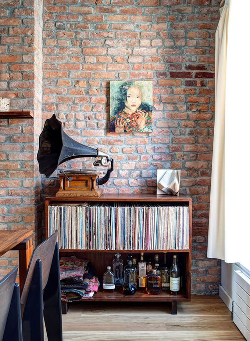Record bar