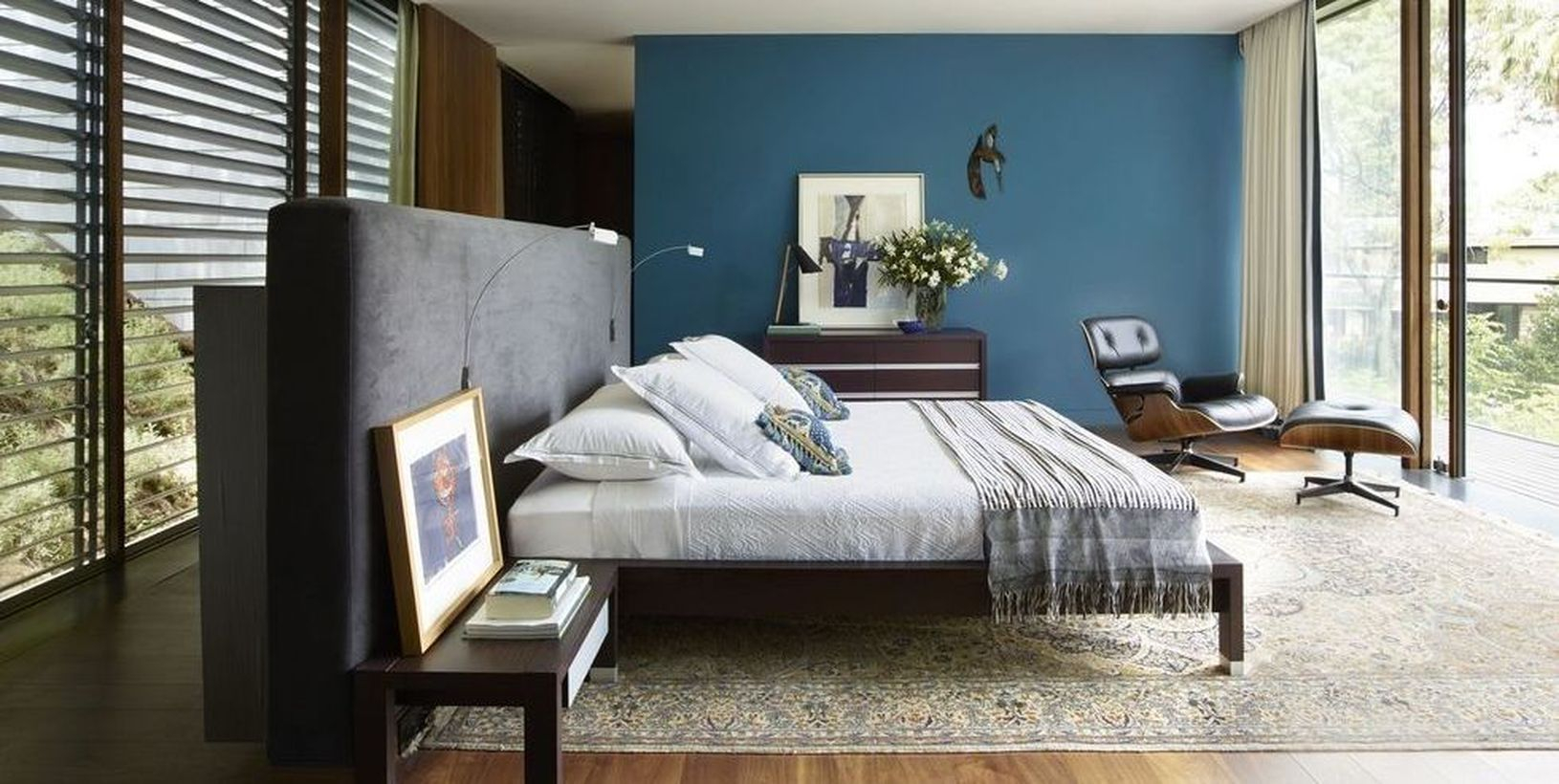 Swooping bedside lights