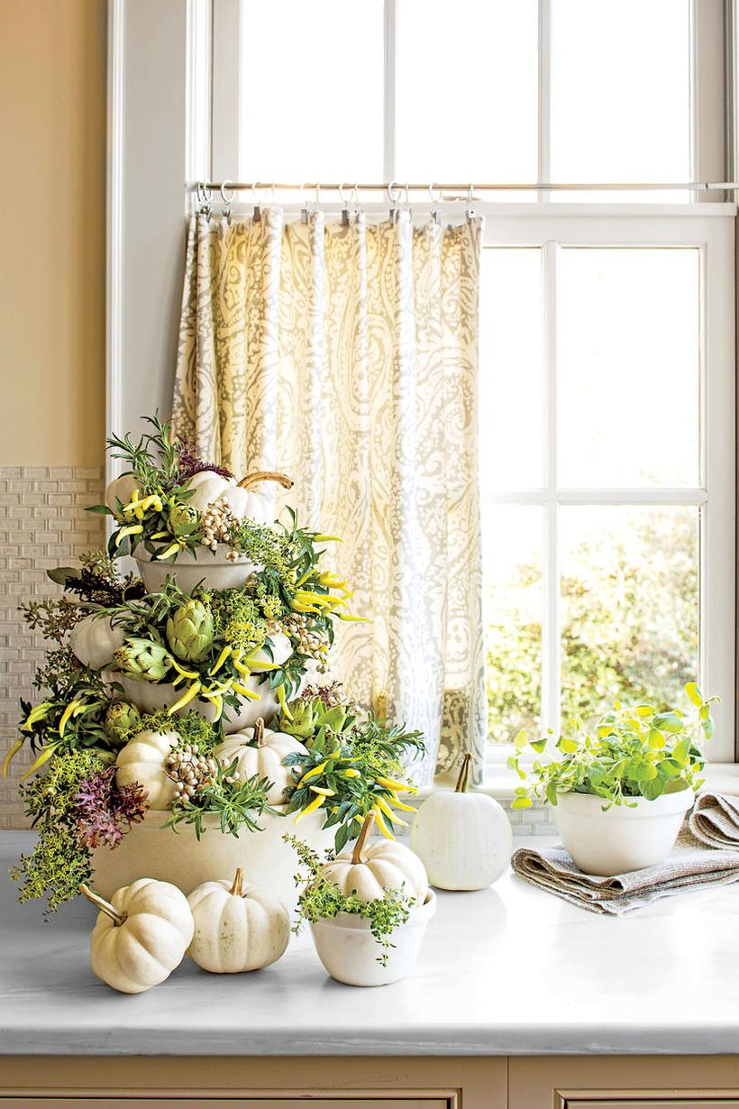 Tabletop pumpkin topiary
