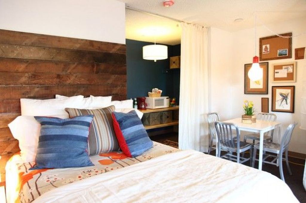 Wooden headboard to complete your bedroom