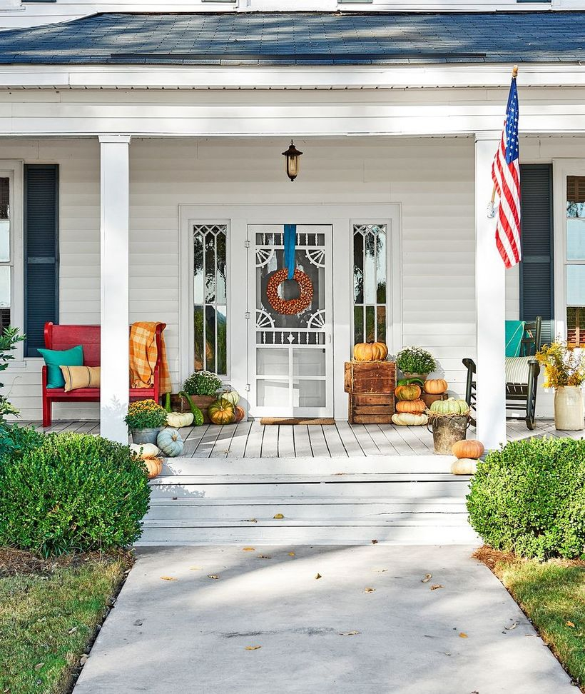Pumpkin decoration on box pallet for your porch you must try