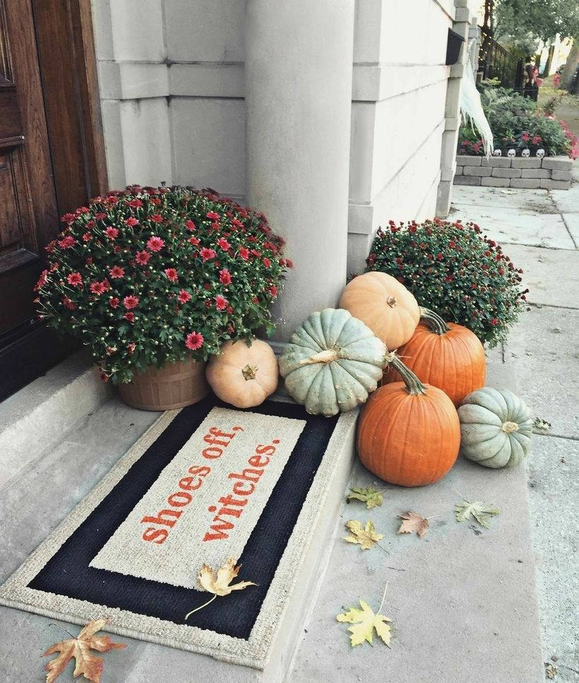 Pumpkins porch decoration