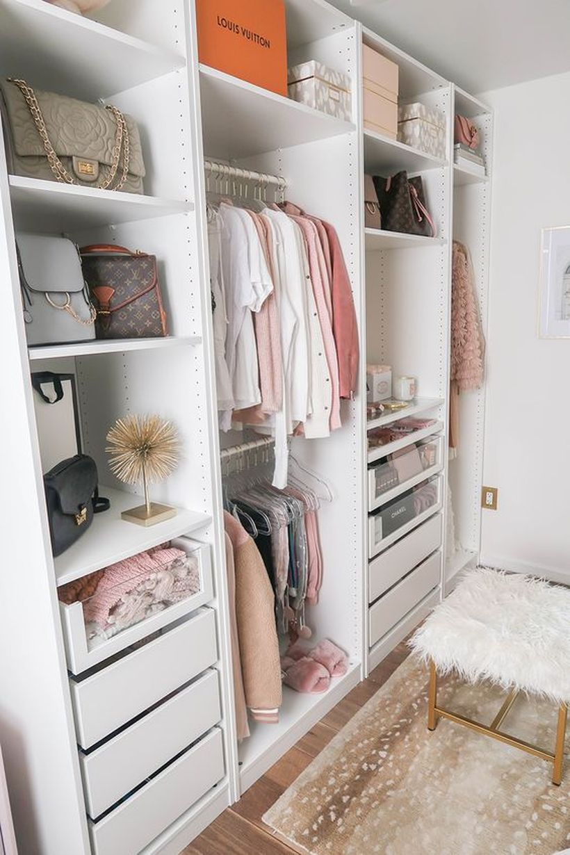 An amazing wardrobe planting walls.
