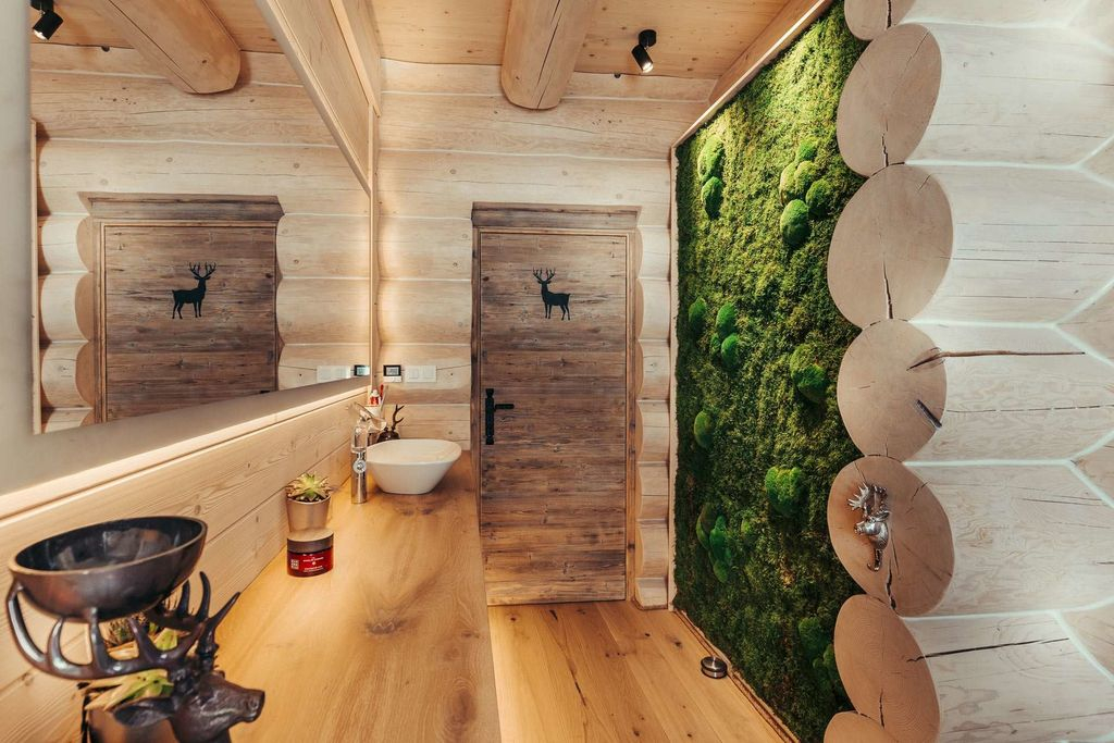 An awesome bathroom design with wooden wall and big mirror combined with moss wall to beautify your bathroom design