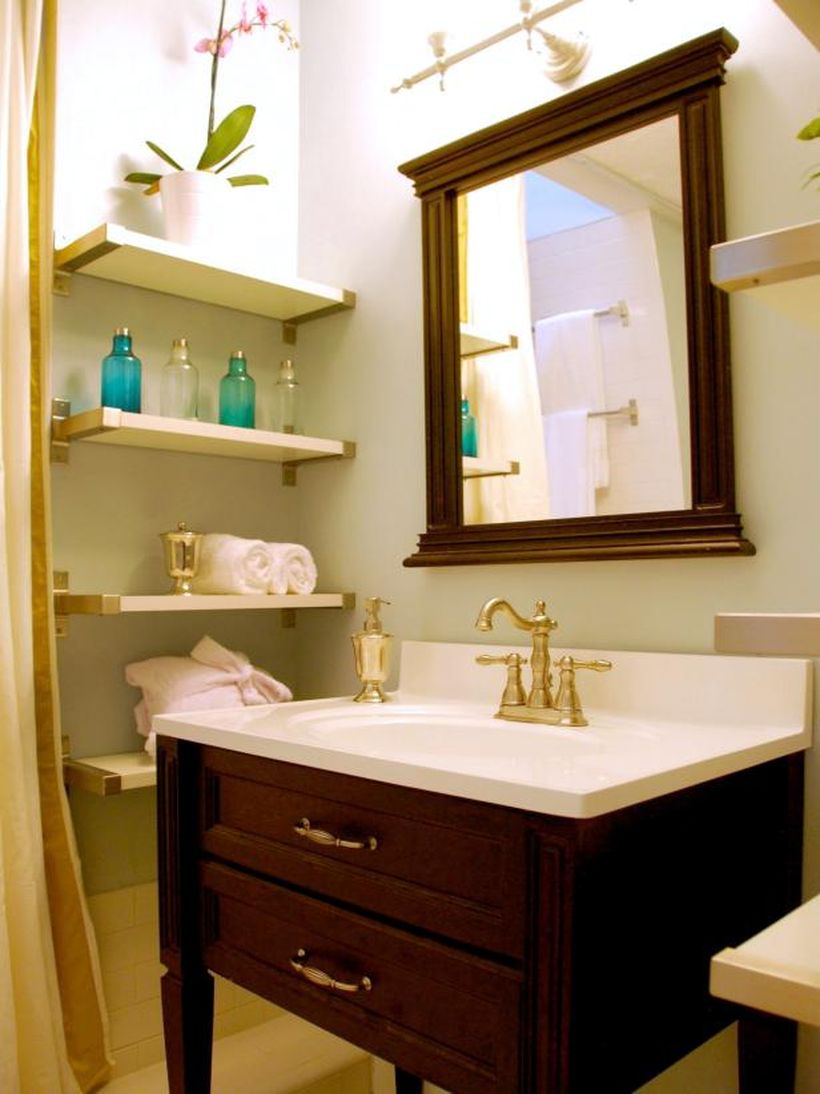An awesome bathroom storage.