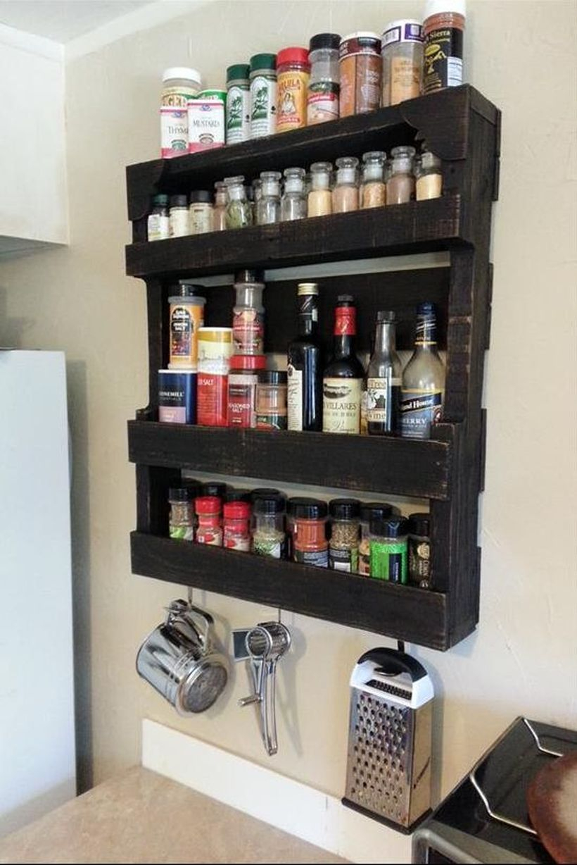 Best diy spices organizer with wooden pallet on the wall for your kitchen to make it look simple