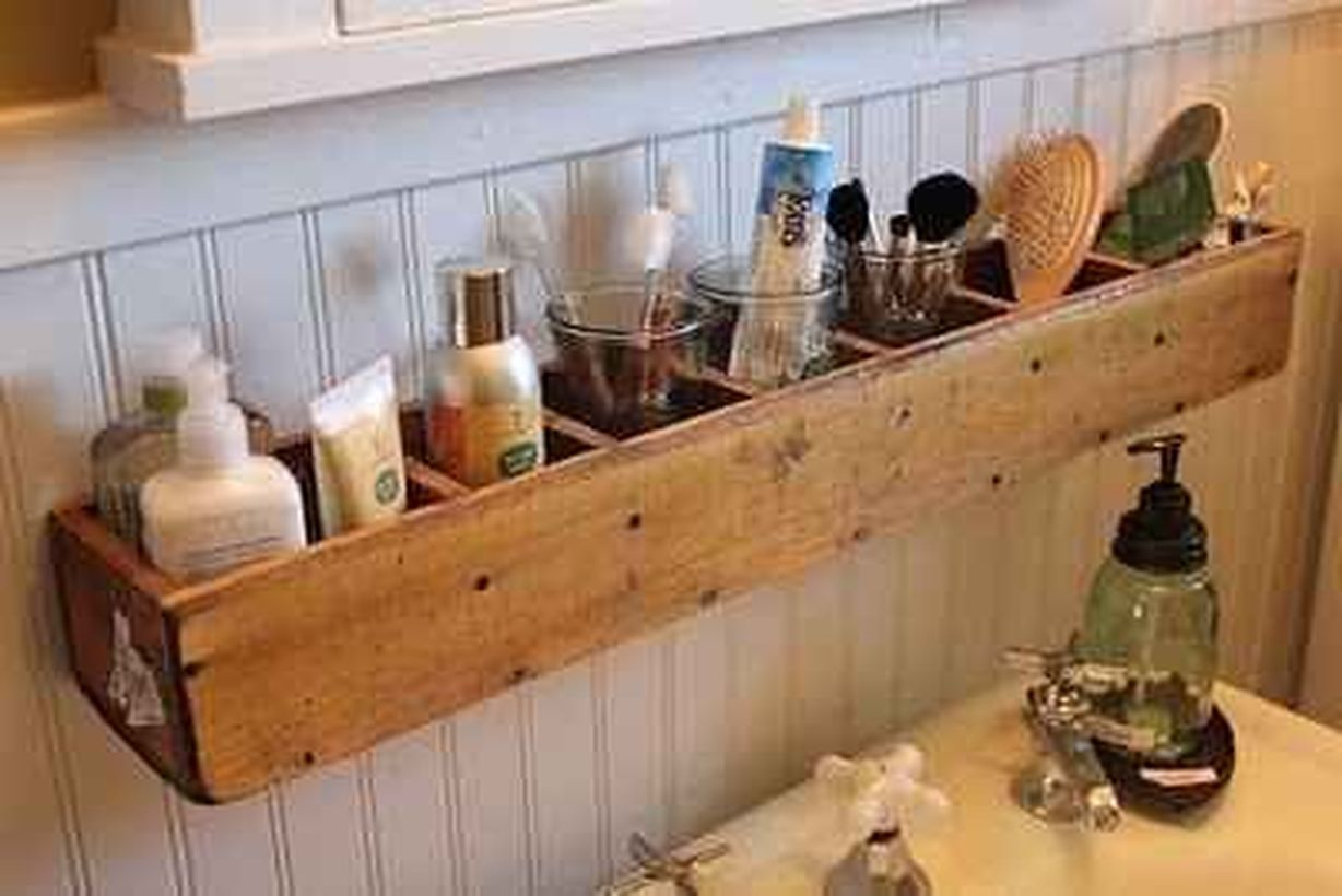 Diy hanging rack to store toiletries