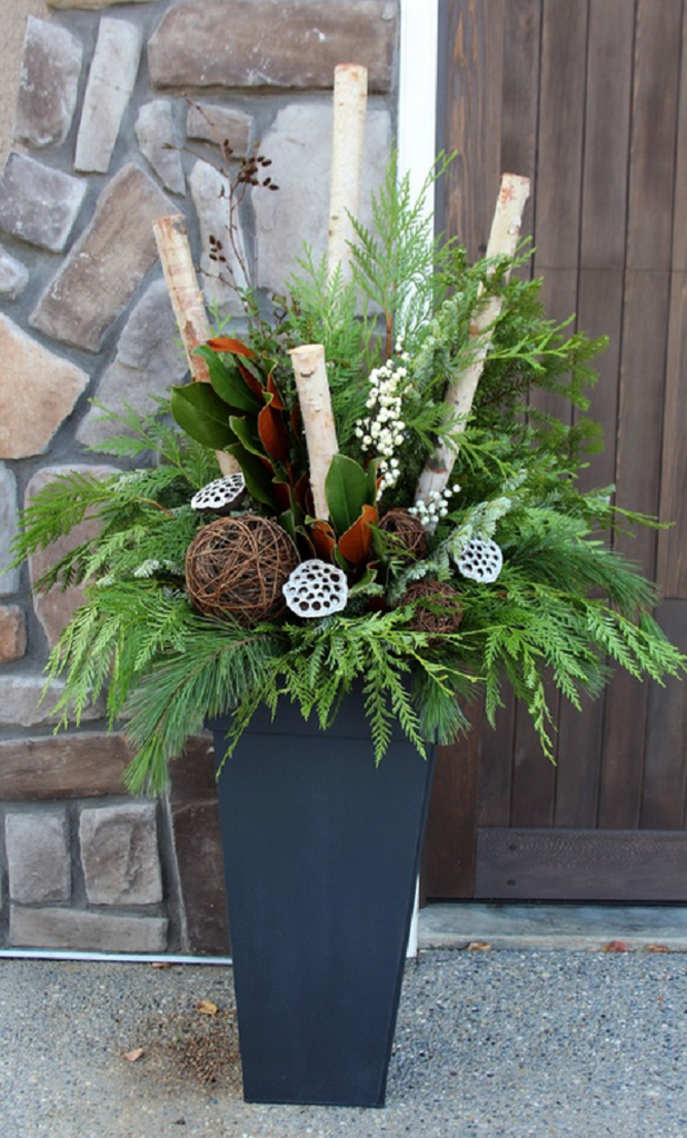 Dark blue pot combined with plants decoration