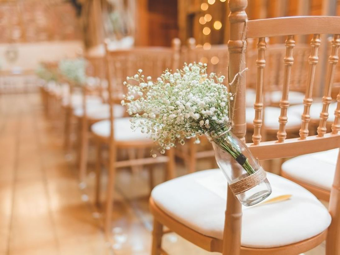 Fancy wedding decoration with wedding chiavari chairs design to create venue a cozy