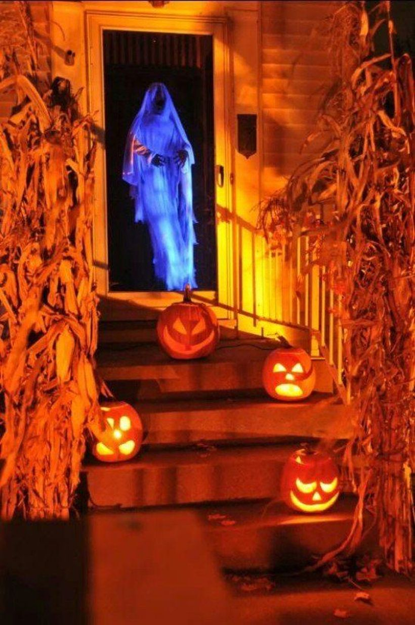 Impressive spooky specter halloween door.