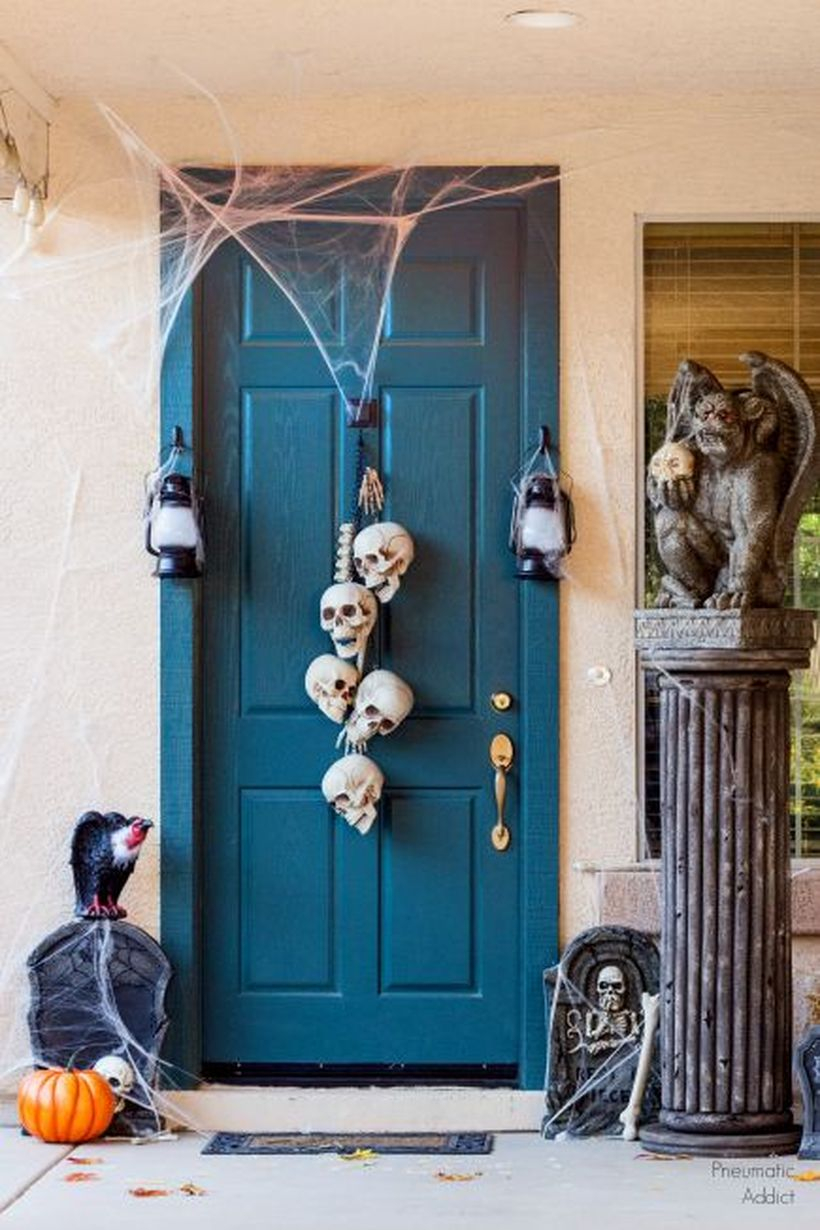 Incredible skull door hanger.