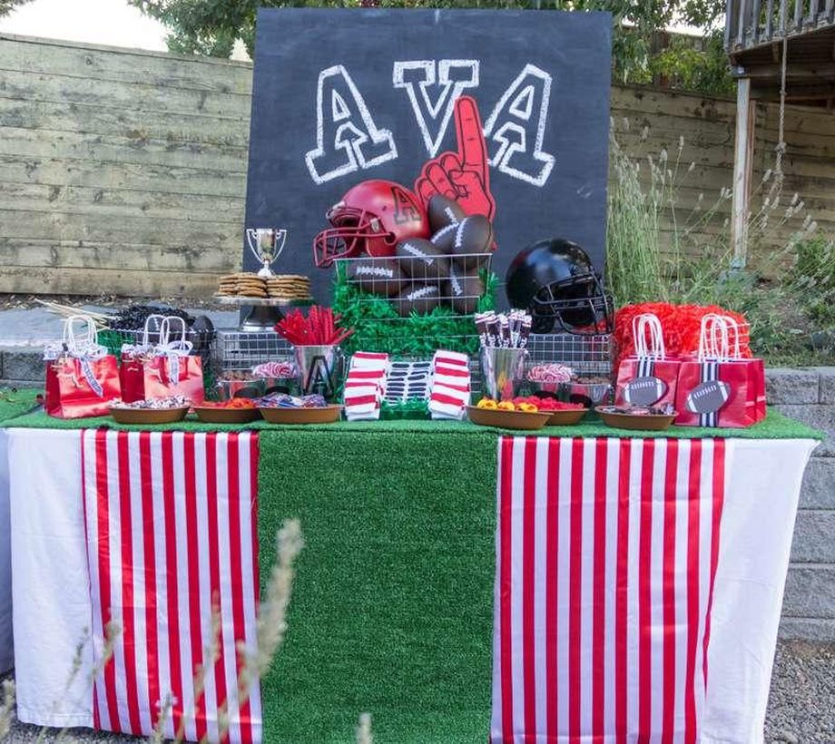 Inpiretable set birthday party decoration with the theme of the favorite sport that is cricket