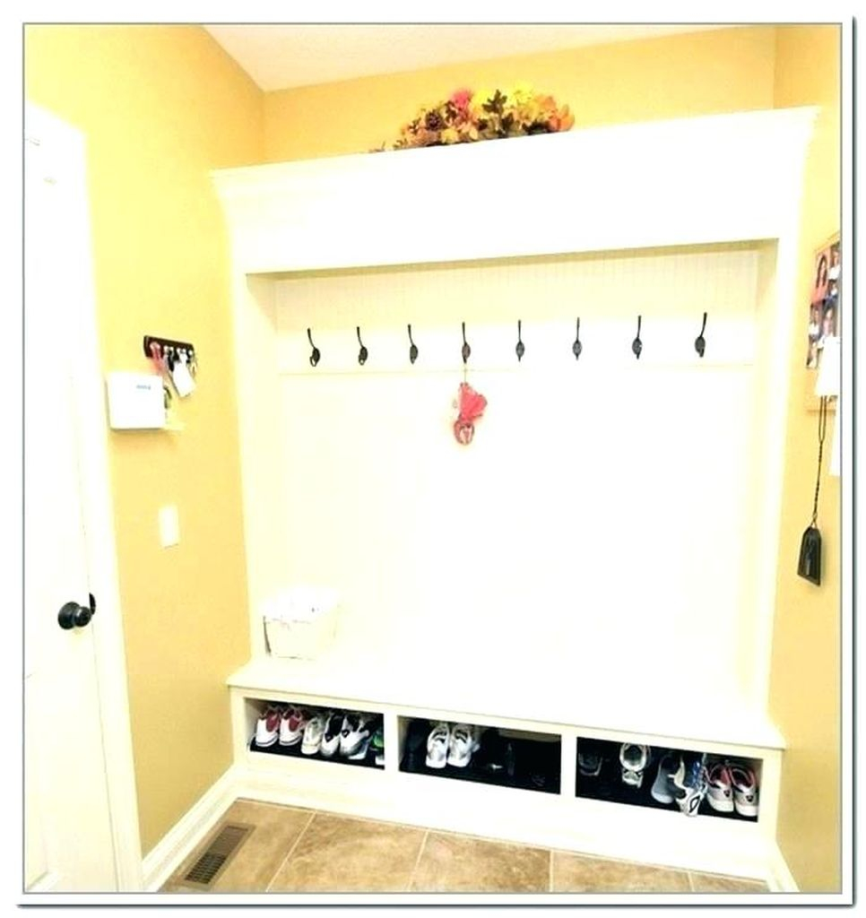 Modern entryway design with coat hooks storage to perfect your entryway