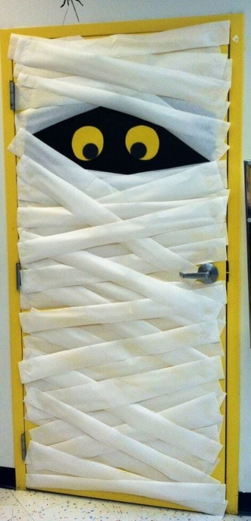 Mummy halloween door.