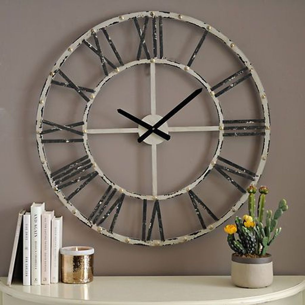 Old clock for wall decoration with iron material
