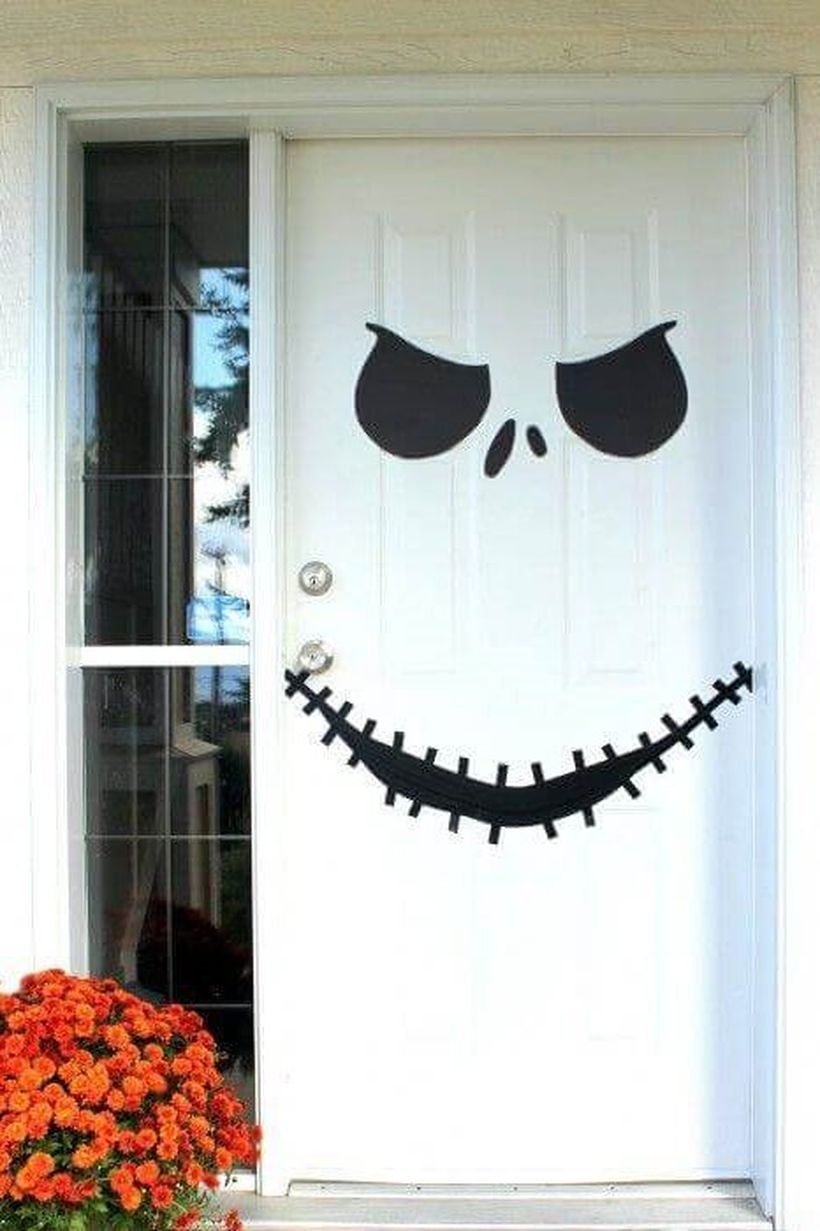 Rack skellington halloween door.