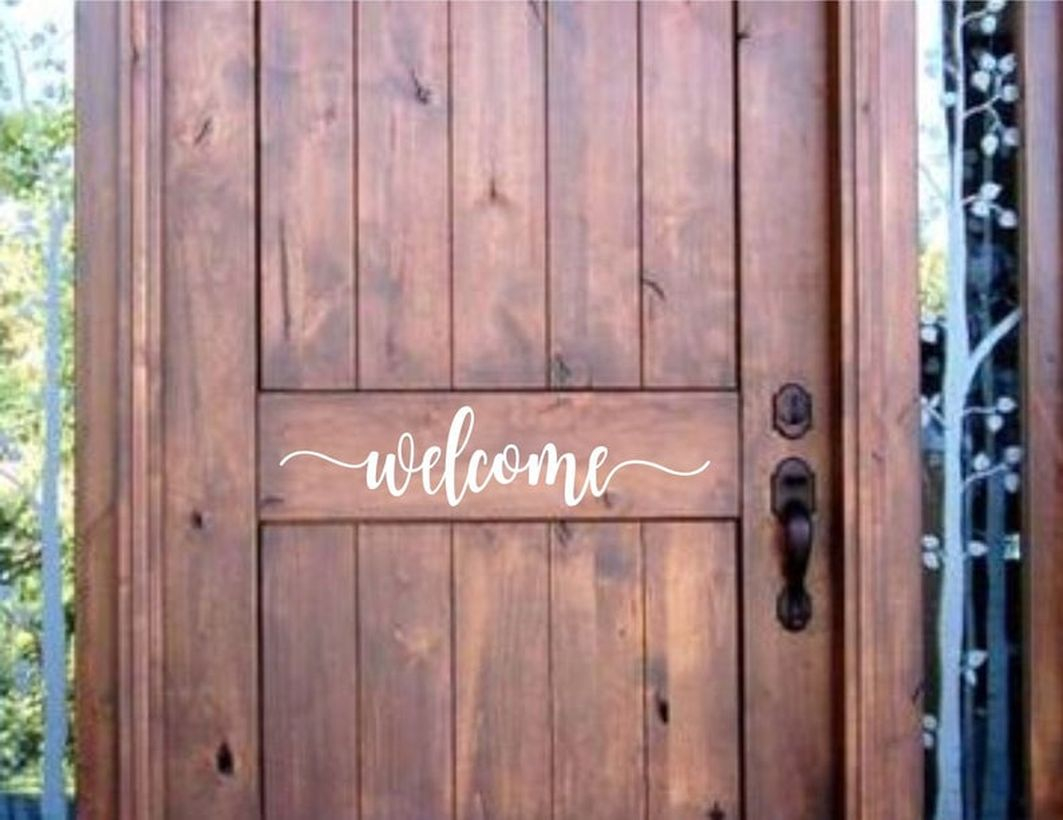 Simpel front door decoration with way in the picture that says welcome to say hello to your guests