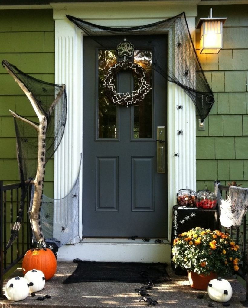 Spider attack door for halloween.