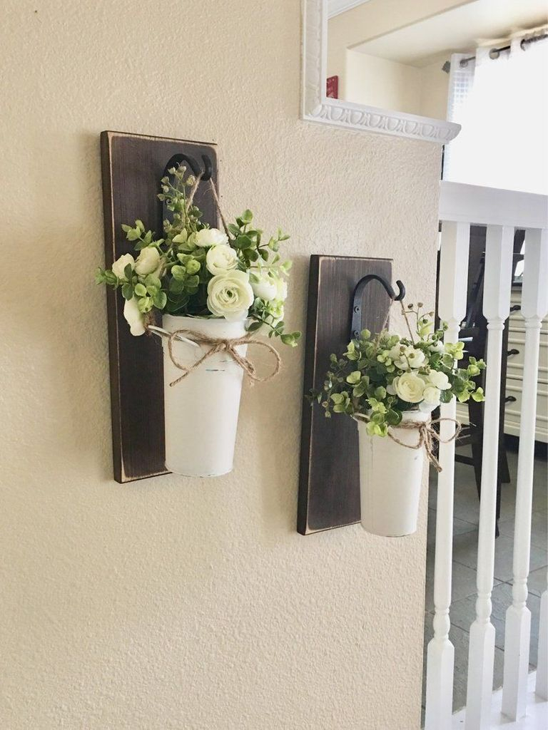 Wall decoration with flower