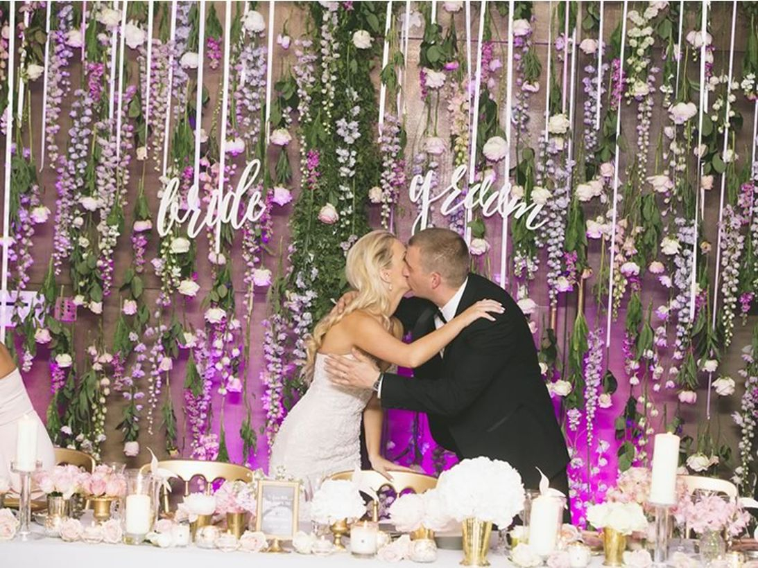 Beautifull back drop decoration wall with white roses for your venue wedding