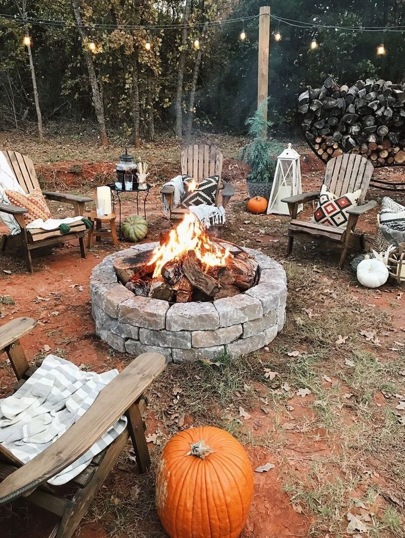 Circle pit fire pump with pumpkin