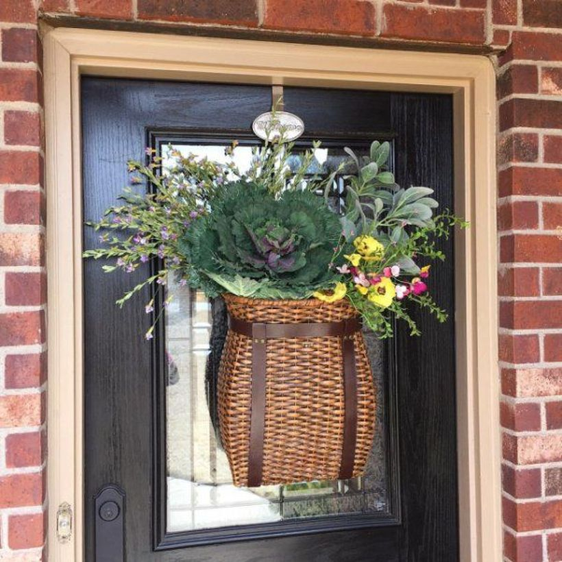 Creative wreath with rattan basket