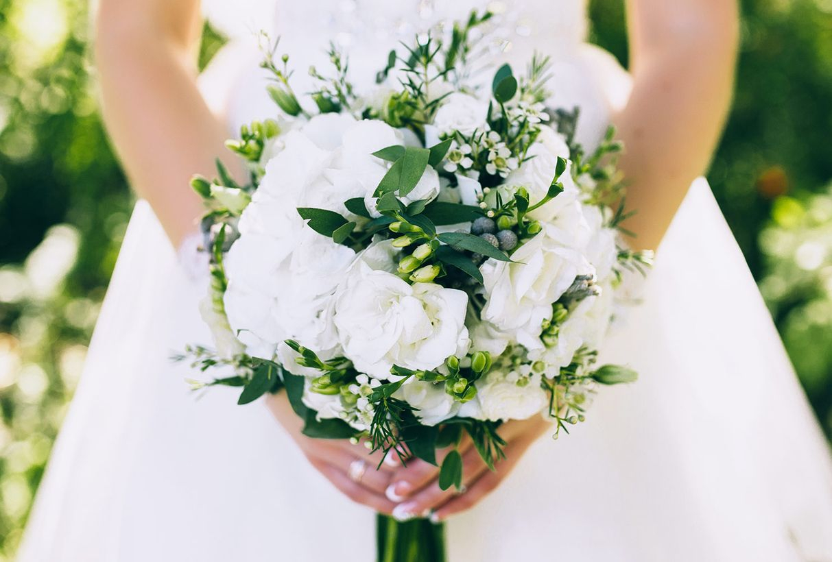 Flowers bouquet are perfect for the southern charm theme or summer wedding with flower gardenia to look fancy