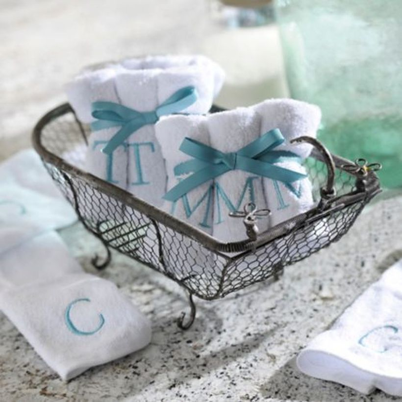 Iron basket to store small towels