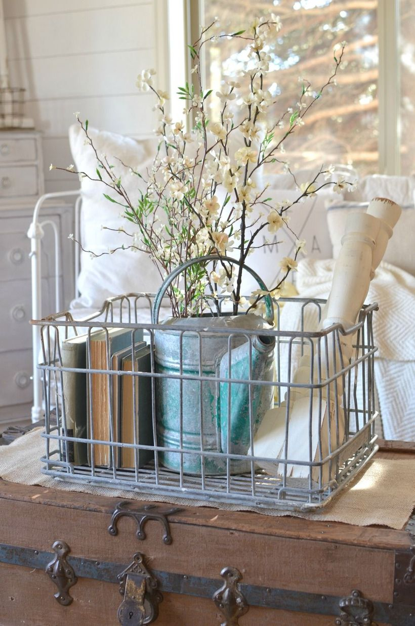 Iron basket to store vase flower and book