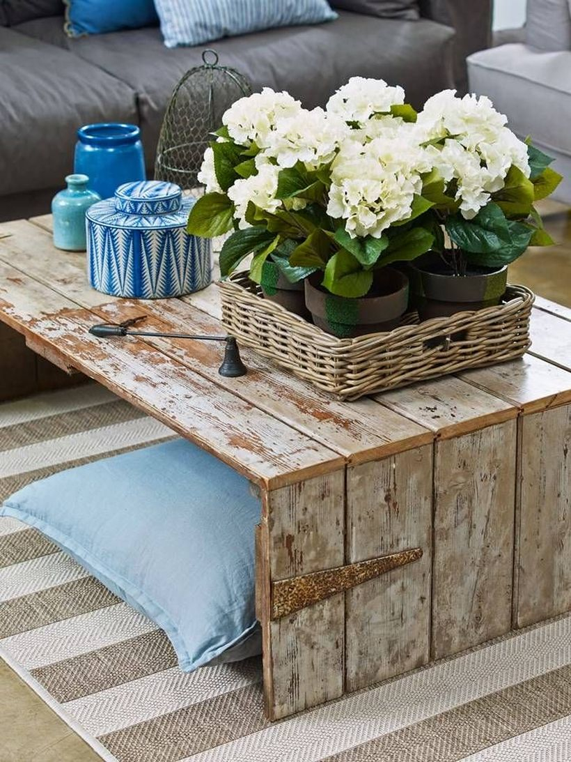Remodel wooden pallet coffee table
