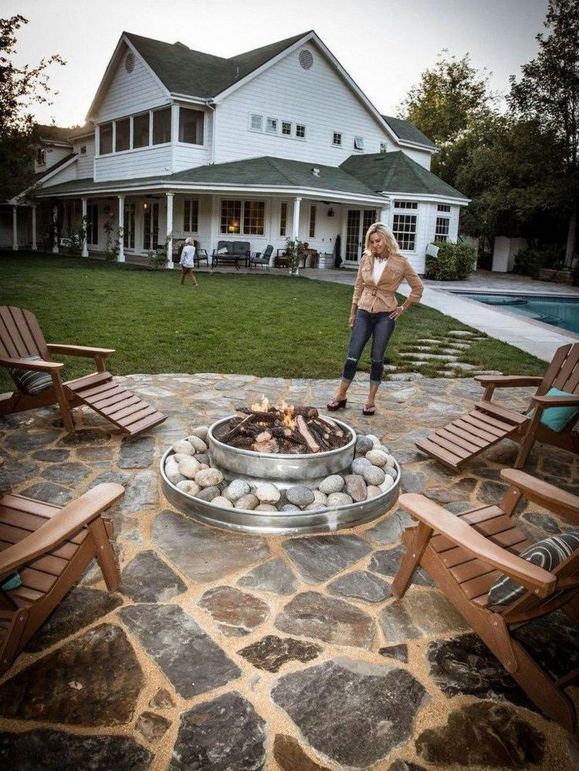 Round fire pit from canned chunks and white gravels