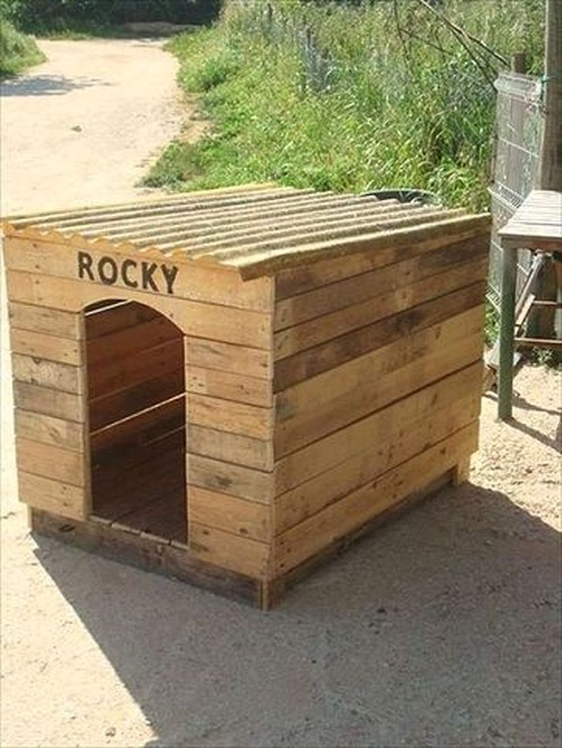 Square wooden pallet dog house