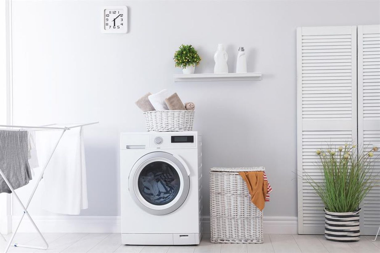 Take advantage of rattan storage and rack on the wall
