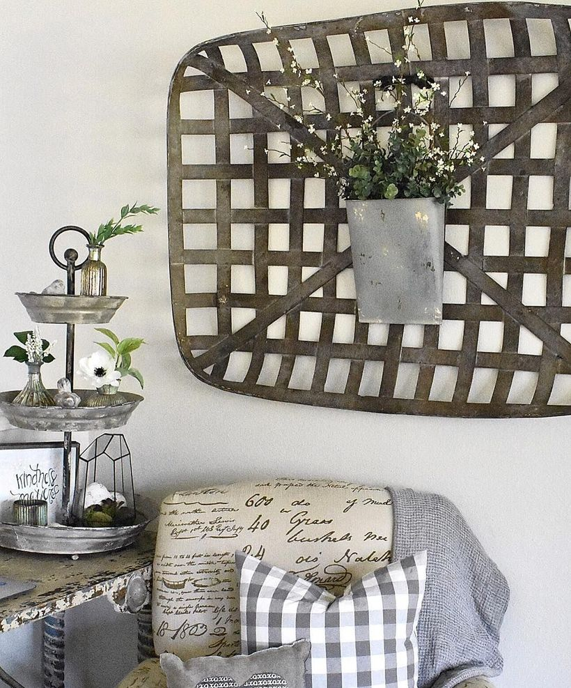 Vase flower on wooden basket