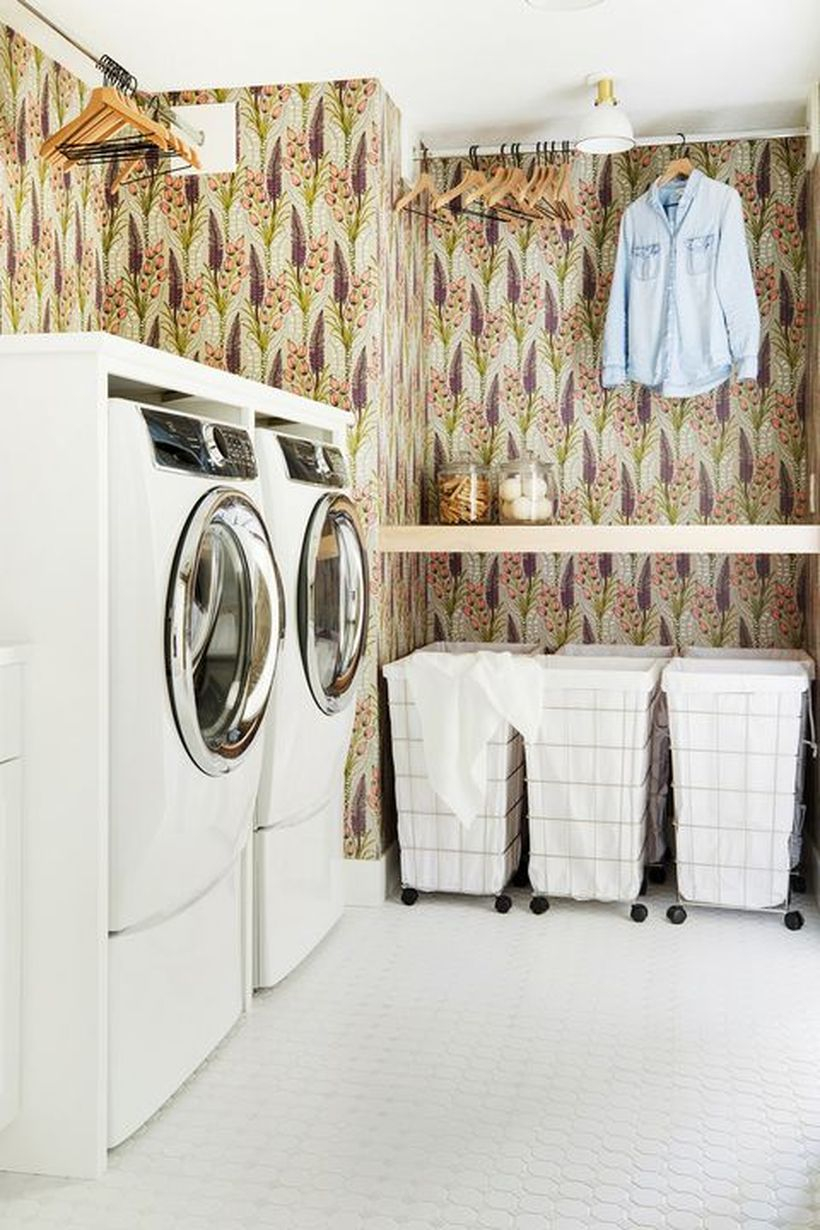 Washing machine and white fabric storage