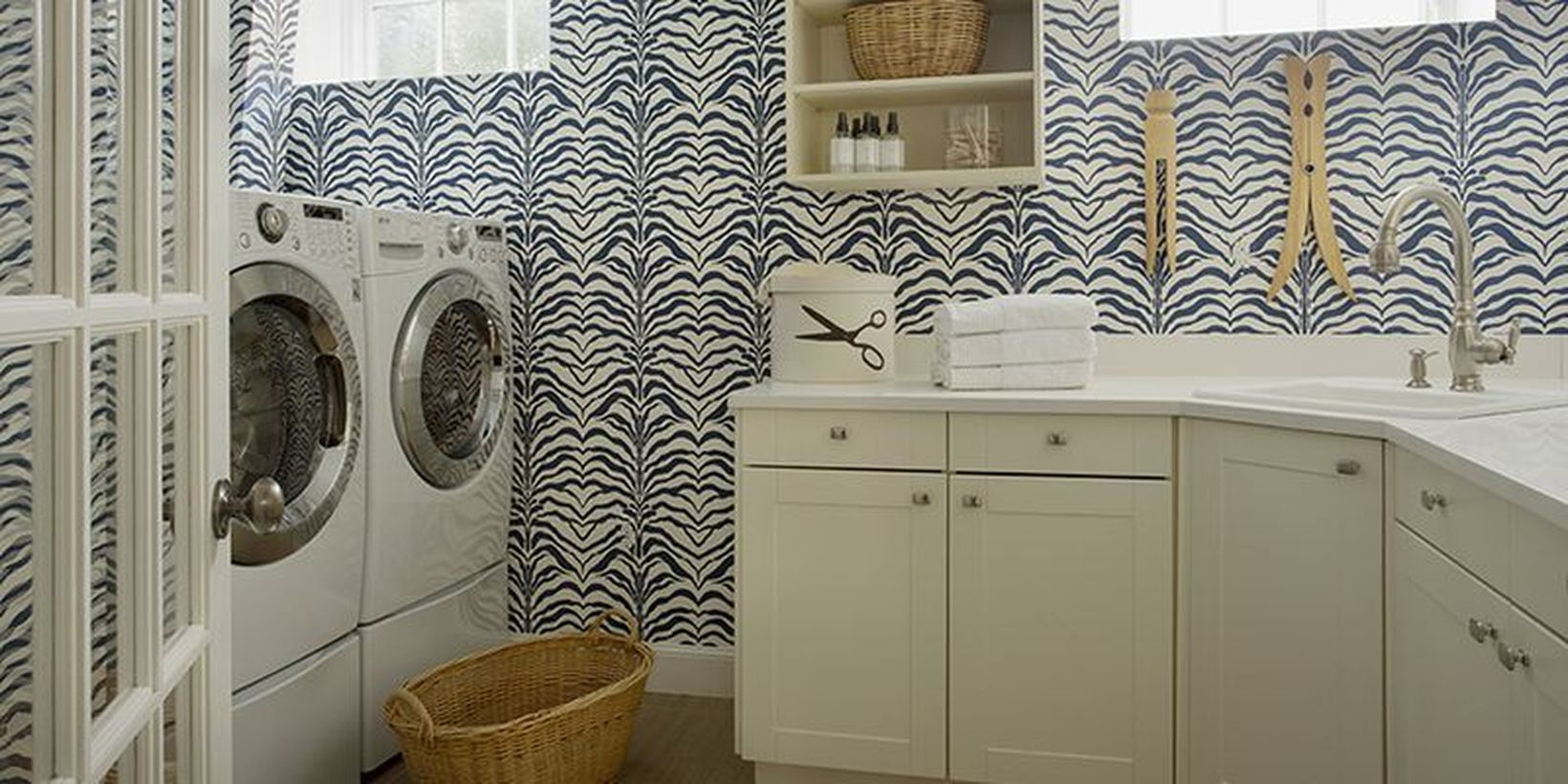 Washing machine with basket storage and white rack