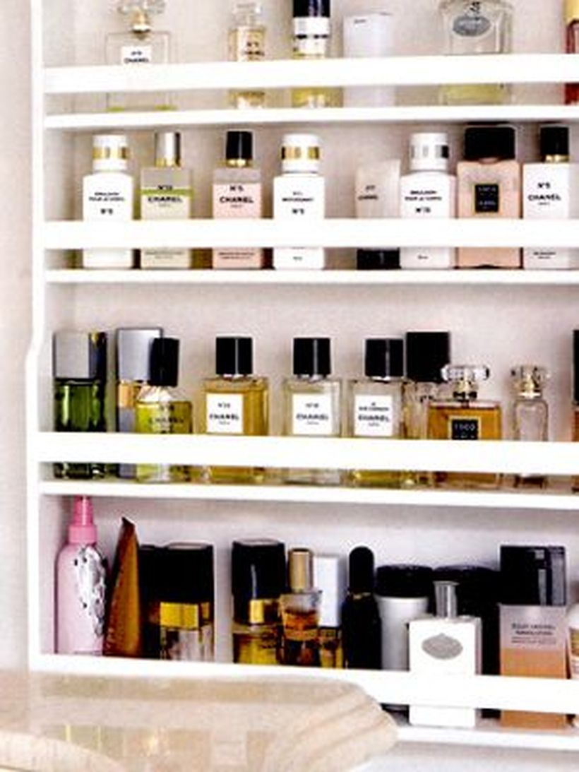 White graded space rack