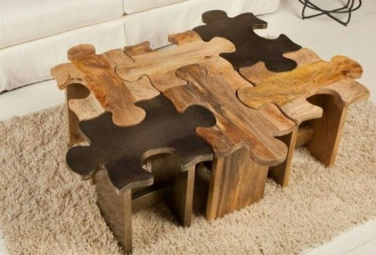 Wooden pallet coffee table with puzzle pattern