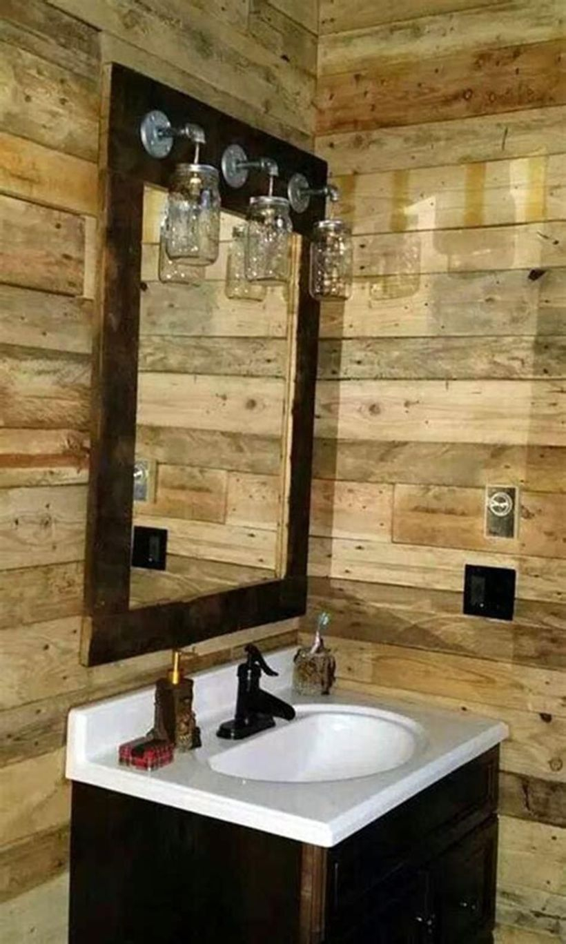 Wooden pallet wall