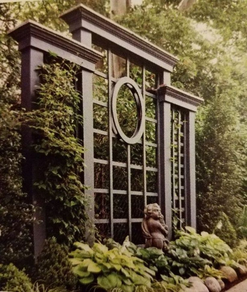 Wooden thick trellis
