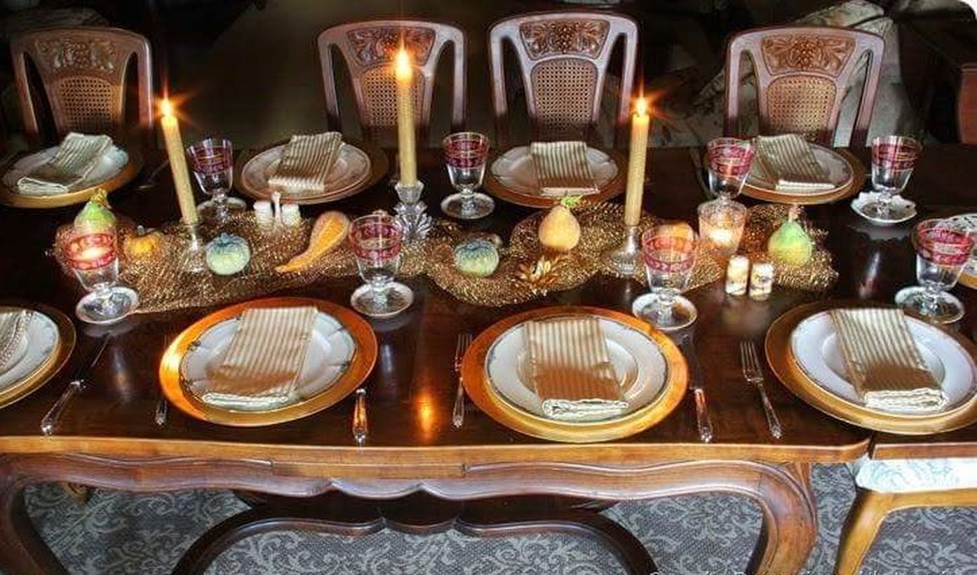 A-touch-of-gold-for-a-proper-thanksgiving-dinner.-