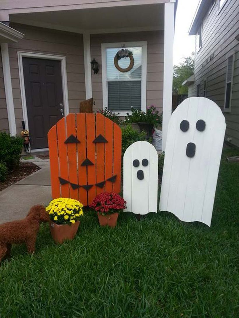 An amazing decorating orange and white wooden pallets from ghost-shaped wooden pallets for your garden