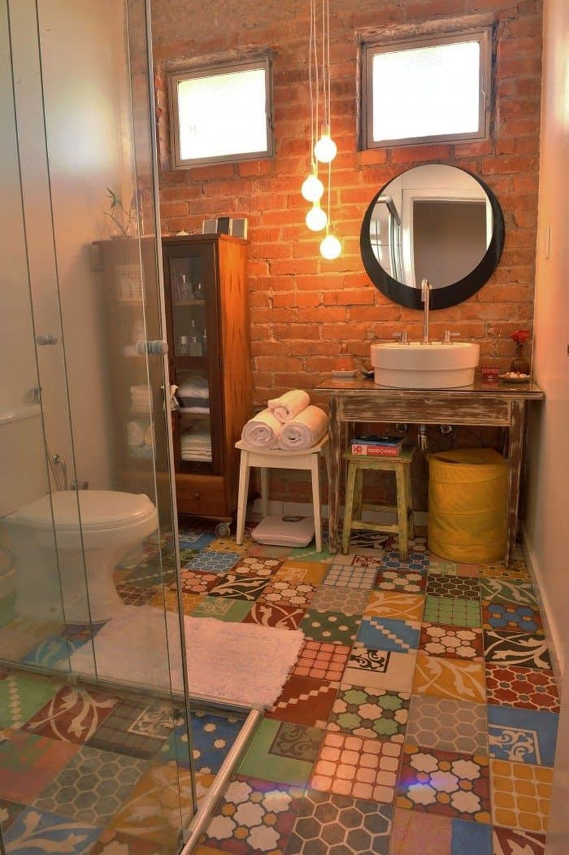 An amazing tile bathroom with classic pattern to look unique